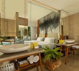 Impressive Lagoon Pool Access - Steps away from the pool