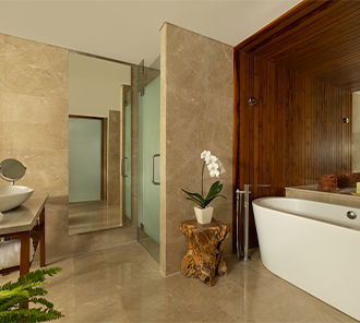 Impressive Lagoon Pool Access - Steps away from the pool