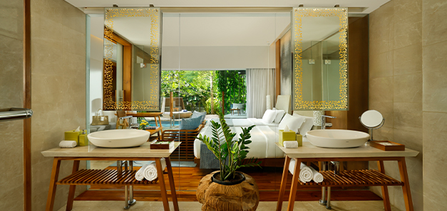 Impressive Lagoon Pool Access -  Bathroom