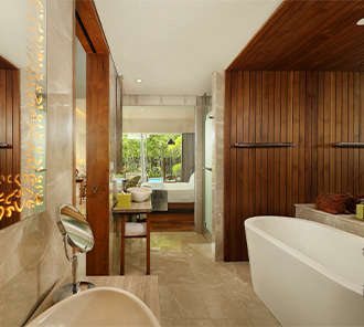 Wonderful Pool Access - Bathroom