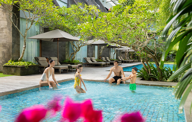 Wonderful Pool Access - Relaxing Moments 