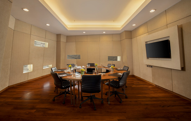 Board room - Private meeting for up to 8 guests