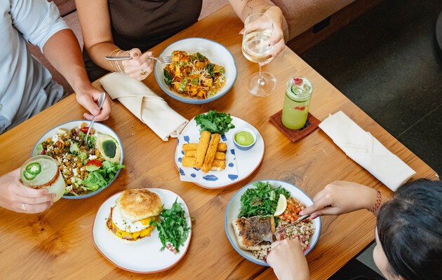 Lunch & Dinner di Rue Bali